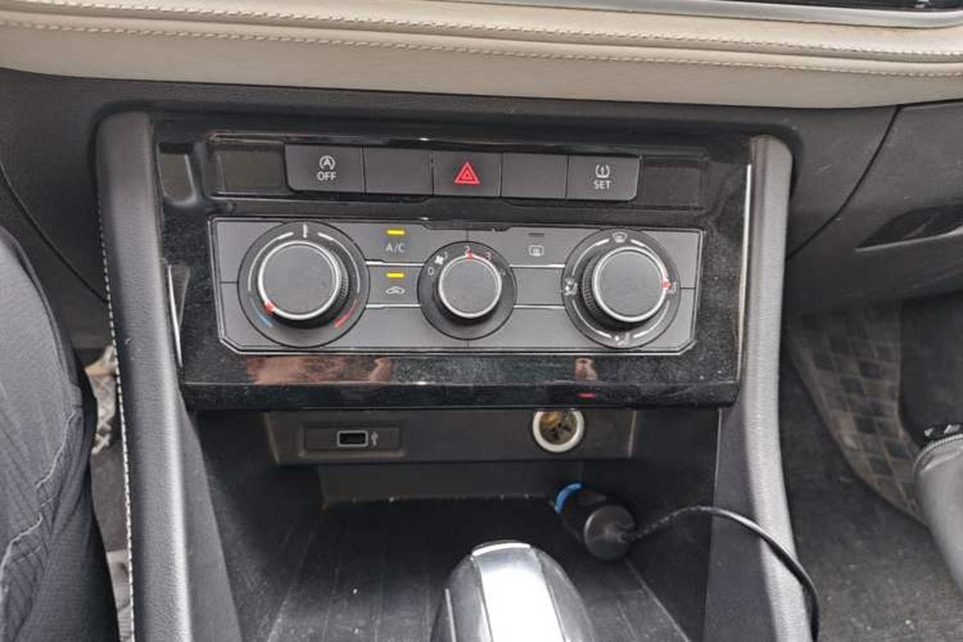 Used Jetta VS5 2023 280TSI Automatic Trend Edition Audio And AC Panel