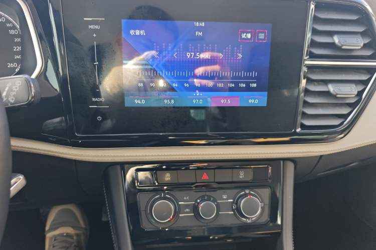 Used Jetta VS5 2023 280TSI Automatic Trend Edition Audio And AC Panel
