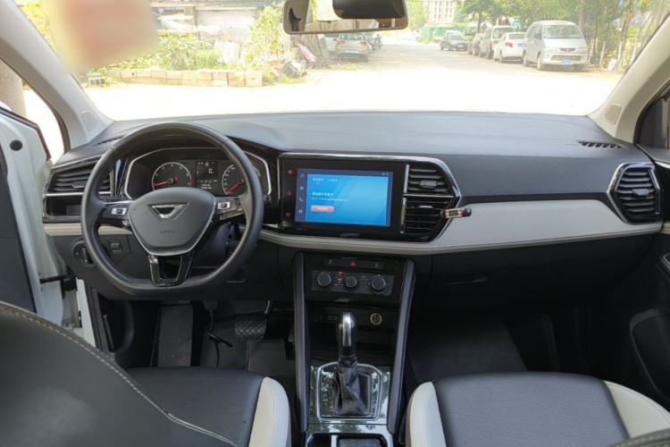 Used Jetta VS5 2023 280TSI Automatic Trend Edition Center Console