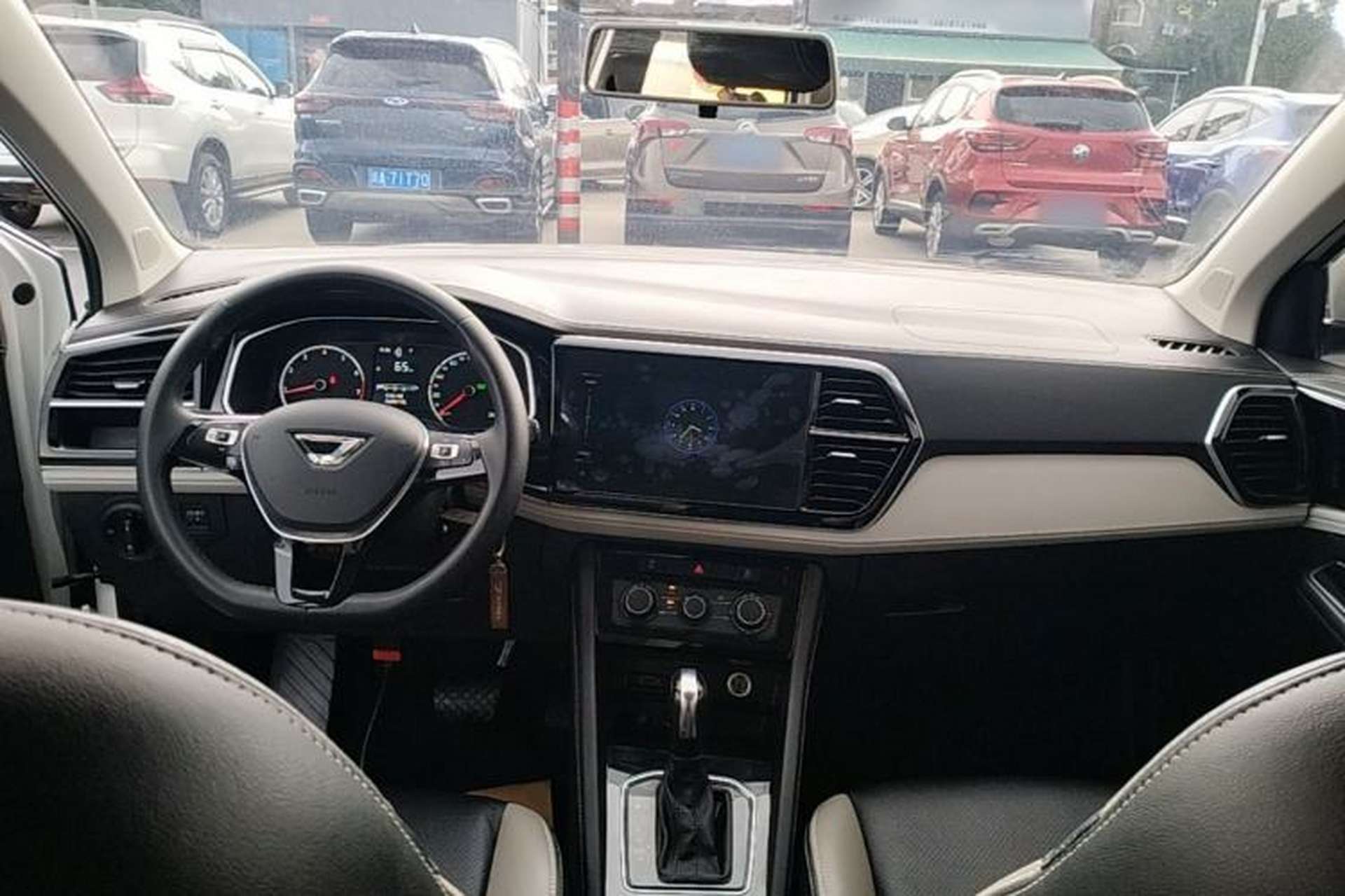 Used Jetta VS5 2023 280TSI Automatic Trend Edition Center Console