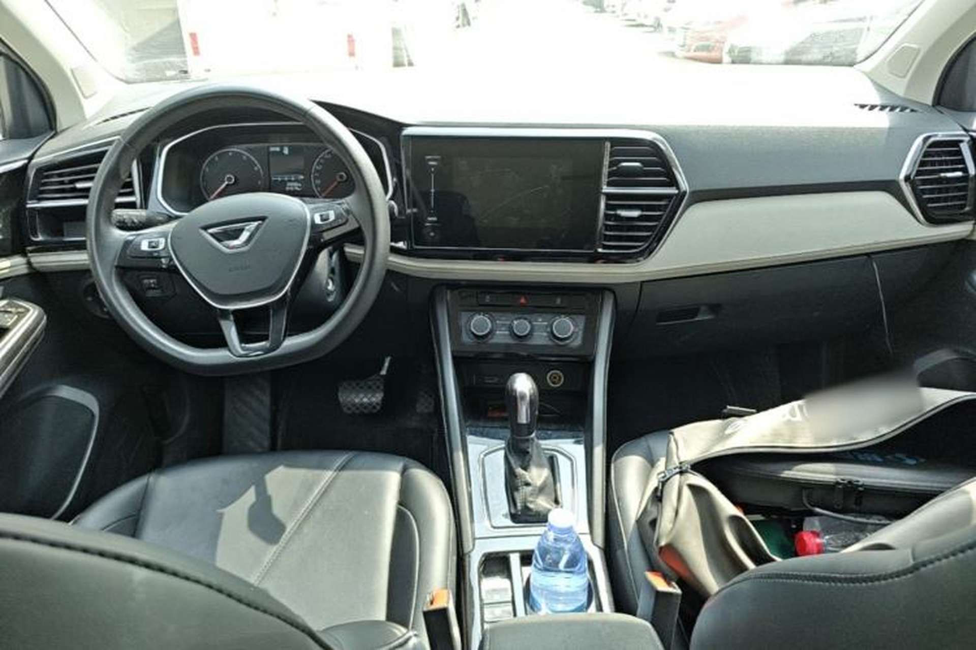 Used Jetta VS5 2023 280TSI Automatic Trend Edition Center Console