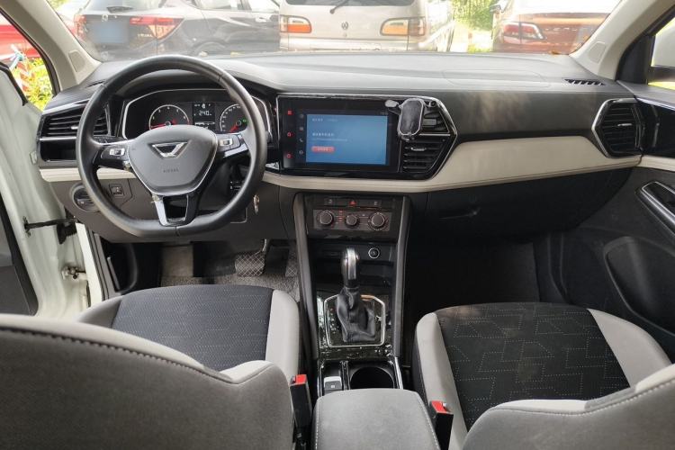 Used Jetta VS5 2023 280TSI Automatic Trend Edition Center Console