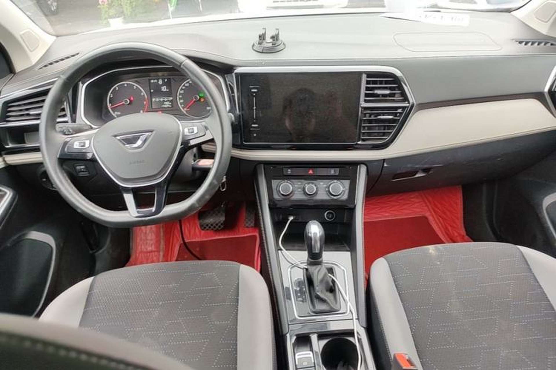 Used Jetta VS5 2023 280TSI Automatic Trend Edition Center Console