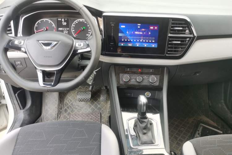 Used Jetta VS5 2023 280TSI Automatic Trend Edition Center Console