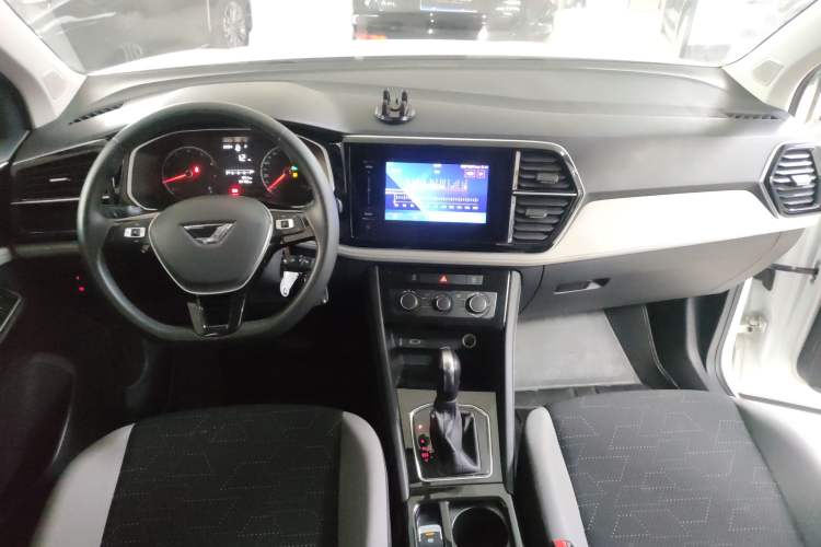 Used Jetta VS5 2023 280TSI Automatic Trend Edition Center Console