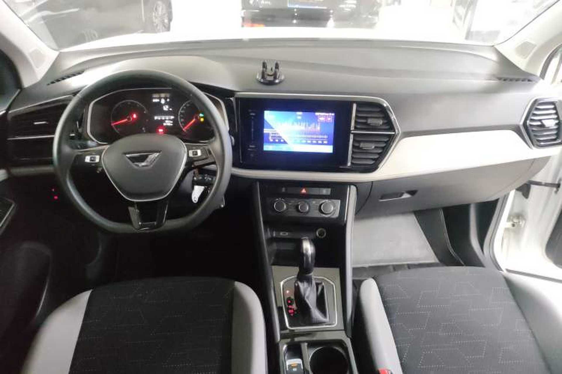 Used Jetta VS5 2023 280TSI Automatic Trend Edition Center Console