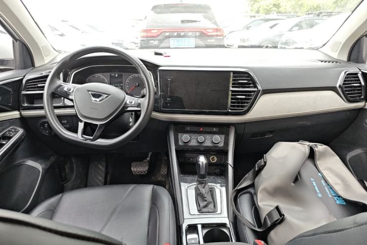 Used Jetta VS5 2023 280TSI Automatic Trend Edition Center Console