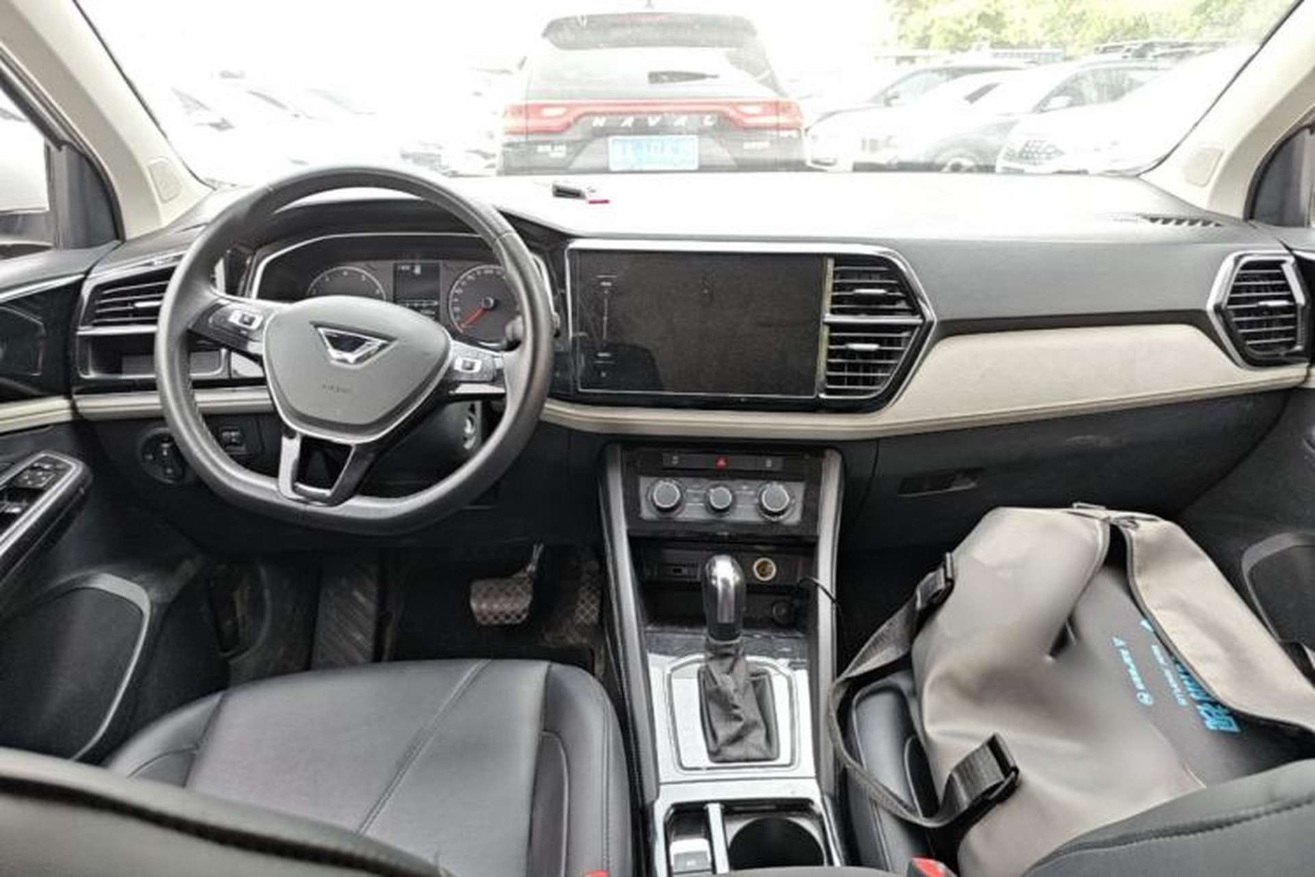 Used Jetta VS5 2023 280TSI Automatic Trend Edition Center Console