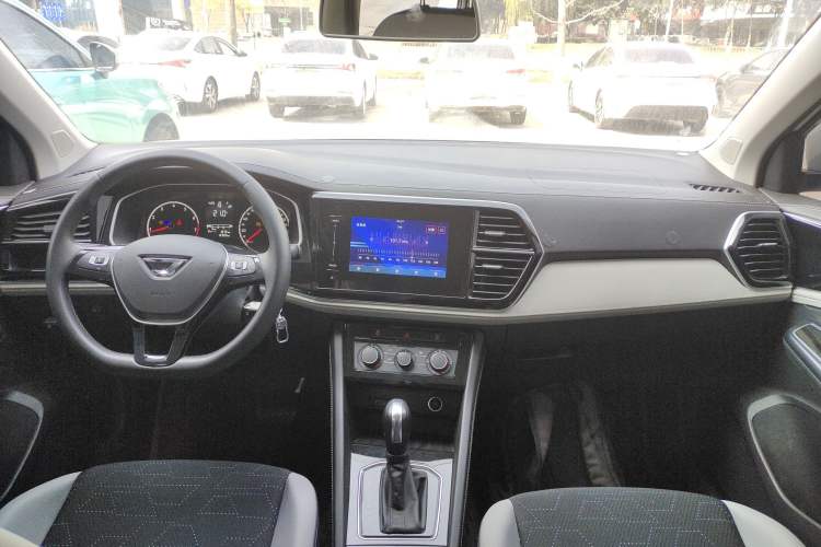 Used Jetta VS5 2023 280TSI Automatic Trend Edition Center Console