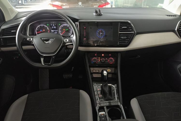 Used Jetta VS5 2023 280TSI Automatic Trend Edition Center Console