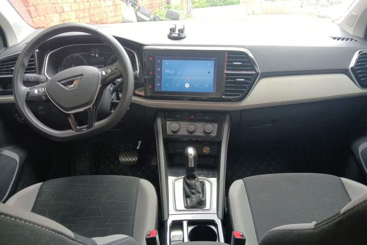 Used Jetta VS5 2023 280TSI Automatic Trend Edition Center Console