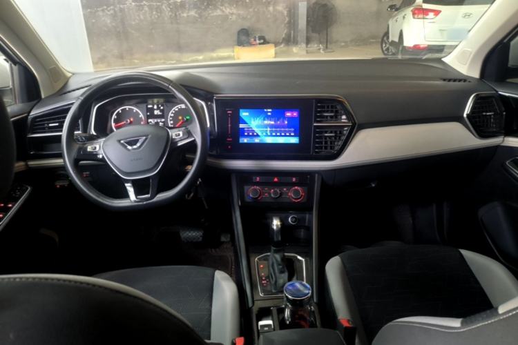 Used Jetta VS5 2023 280TSI Automatic Trend Edition Center Console