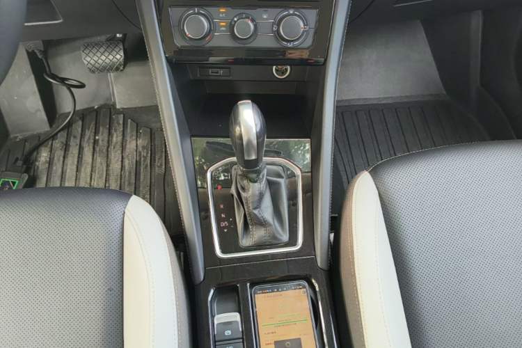 Used Jetta VS5 2023 280TSI Automatic Trend Edition Gear Lever