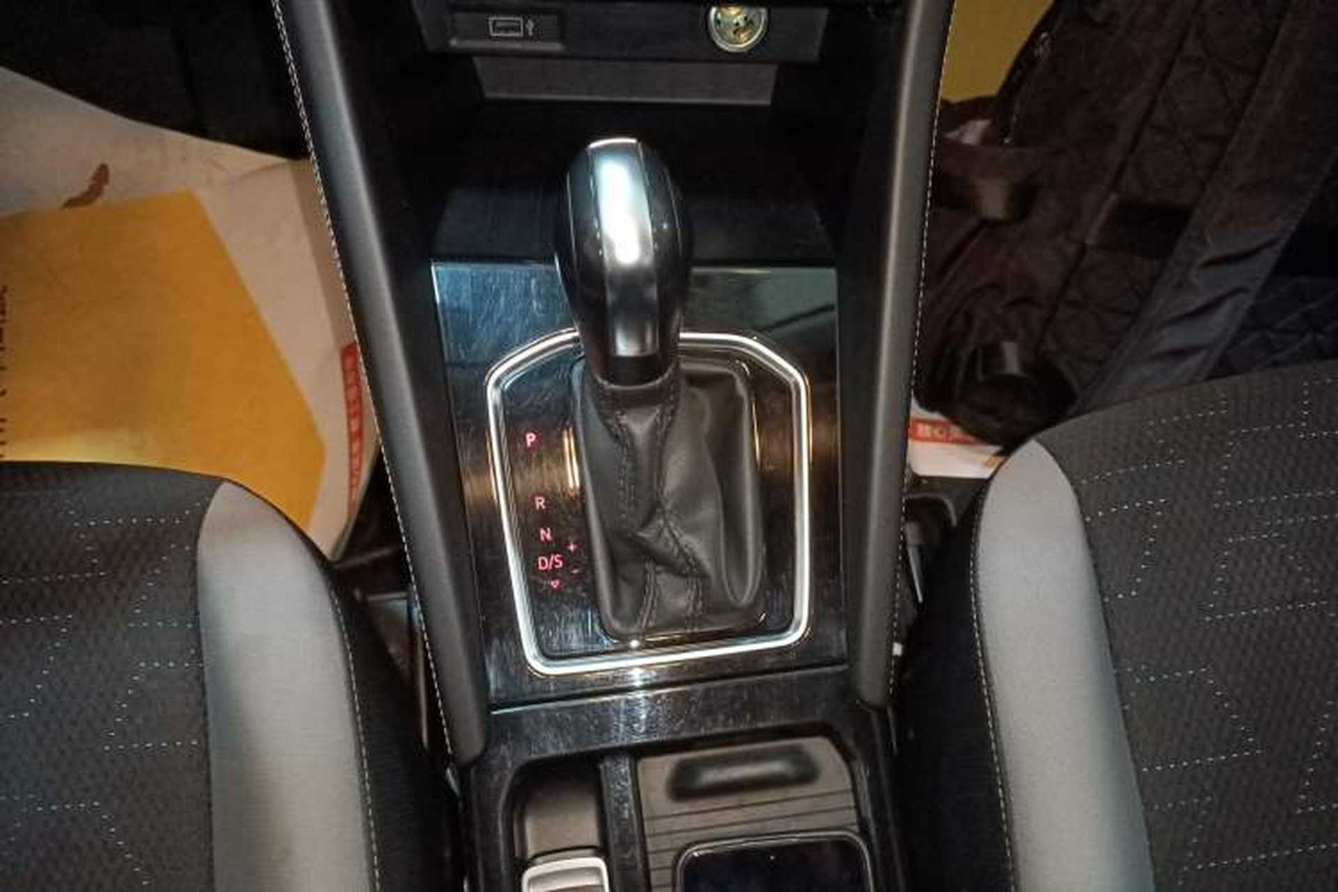 Used Jetta VS5 2023 280TSI Automatic Trend Edition Gear Lever