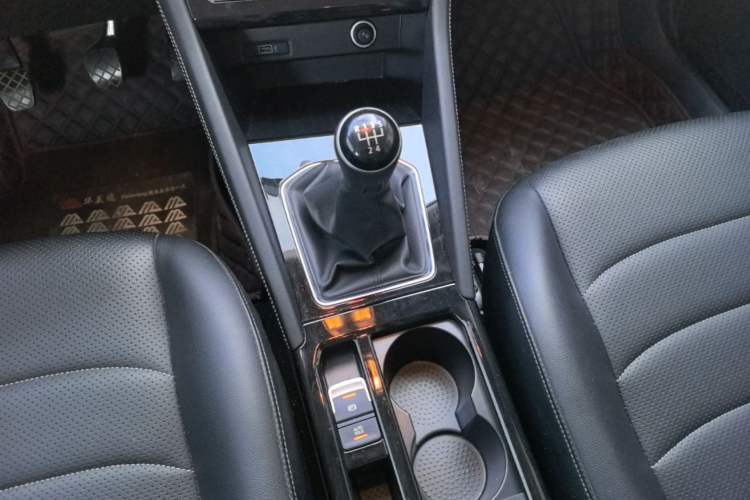 Used Jetta VS5 2023 280TSI Manual Entry-Level Model Gear Lever