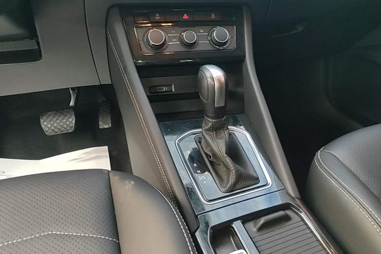 Used Jetta VS5 2023 280TSI Automatic Trend Edition Gear Lever
