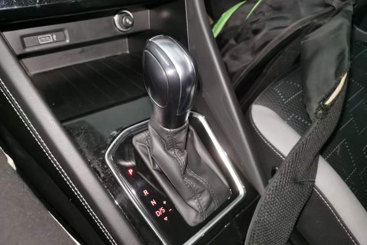Used Jetta VS5 2023 280TSI Automatic Trend Edition Gear Lever