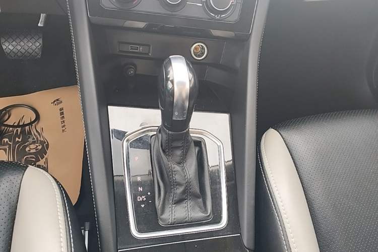 Used Jetta VS5 2023 280TSI Automatic Trend Edition Gear Lever