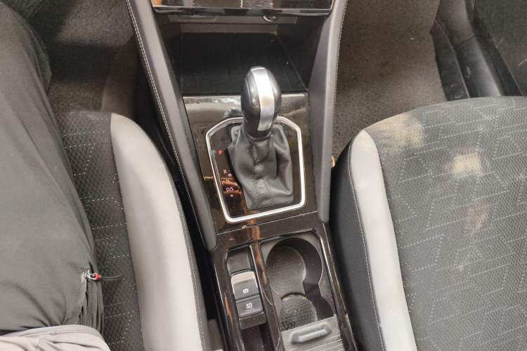 Used Jetta VS5 2023 280TSI Automatic Trend Edition Gear Lever