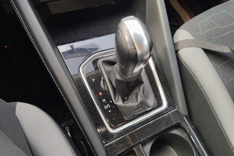Used Jetta VS5 2023 280TSI Automatic Trend Edition Gear Lever
