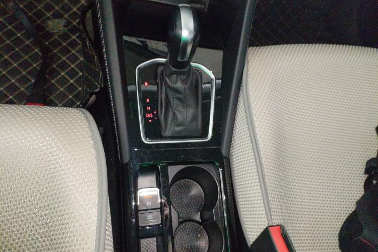 Used Jetta VS5 2023 280TSI Automatic Trend Edition Gear Lever