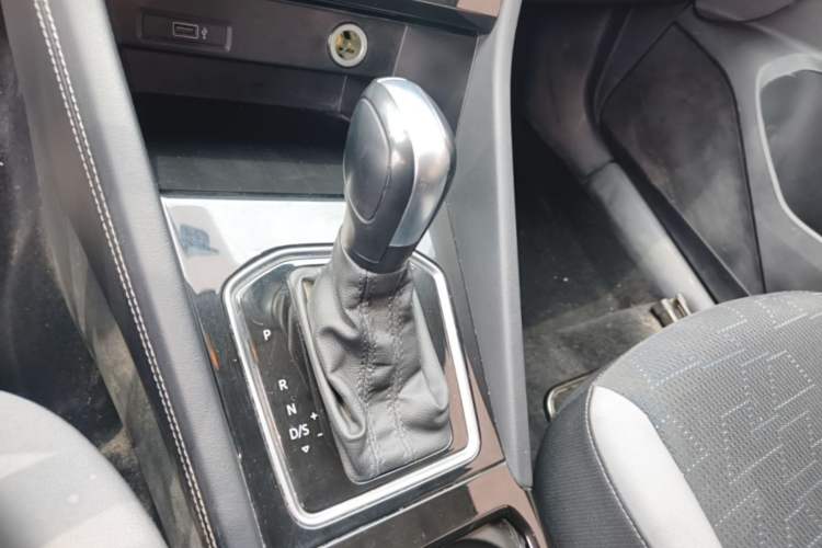 Used Jetta VS5 2023 280TSI Automatic Trend Edition Gear Lever