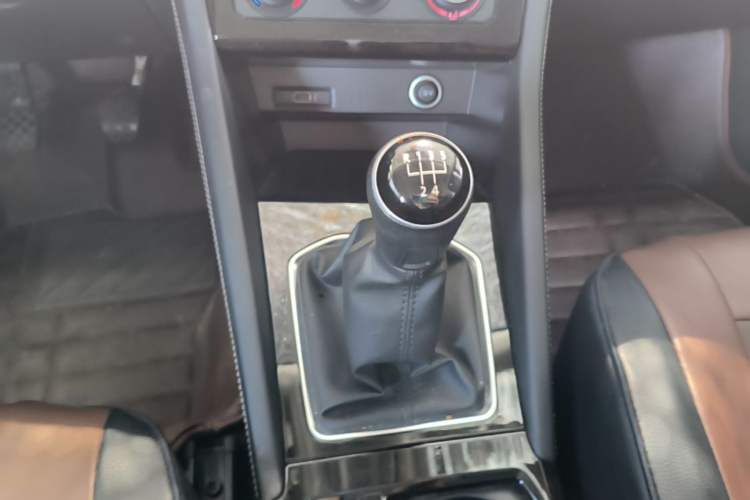 Used Jetta VS5 2023 280TSI Manual Entry-Level Model Gear Lever