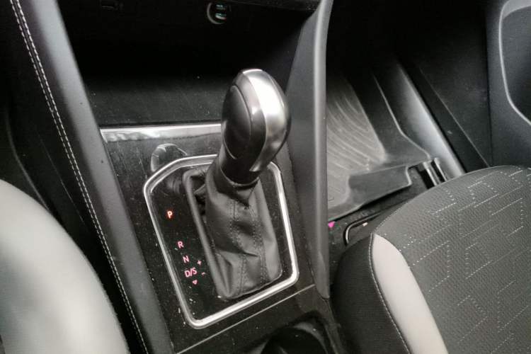 Used Jetta VS5 2023 280TSI Automatic Trend Edition Gear Lever