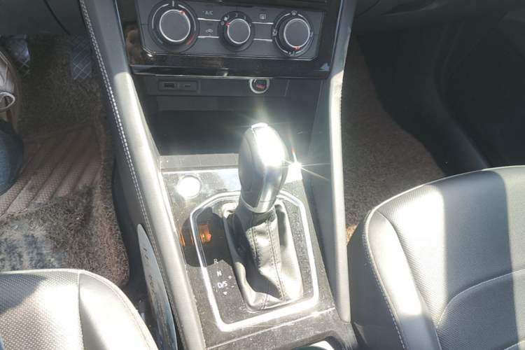 Used Jetta VS5 2023 280TSI Automatic Enjoyment Model Gear Lever