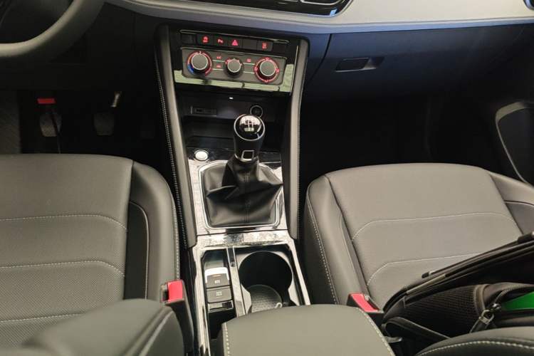 Used Jetta VS5 2023 280TSI Manual Enjoyment Version Gear Lever
