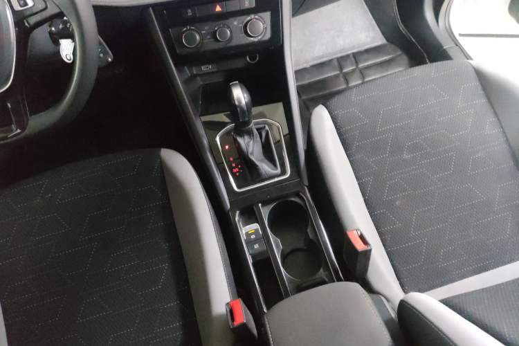 Used Jetta VS5 2023 280TSI Automatic Trend Edition Gear Lever