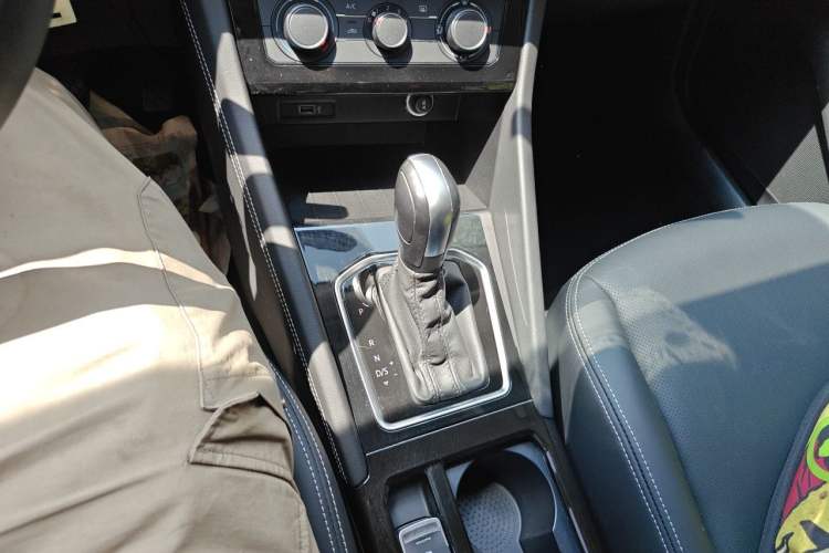 Used Jetta VS5 2023 280TSI Automatic Trend Edition Gear Lever