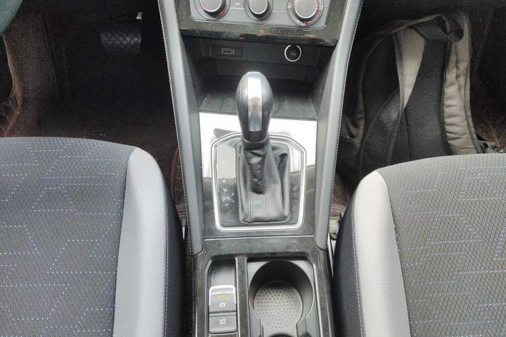 Used Jetta VS5 2023 280TSI Automatic Trend Edition Gear Lever