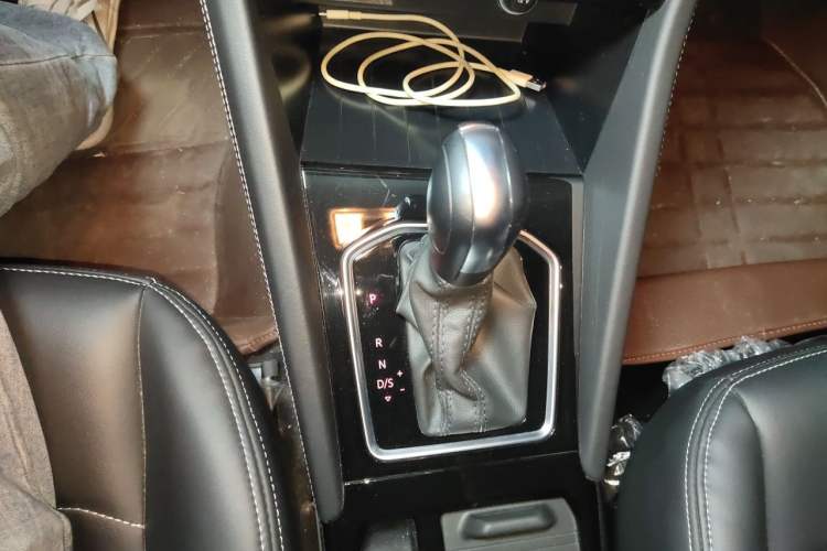 Used Jetta VS5 2023 280TSI Automatic Trend Edition Gear Lever