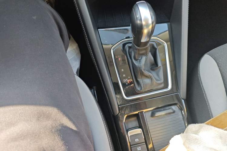 Used Jetta VS5 2023 280TSI Automatic Trend Edition Gear Lever
