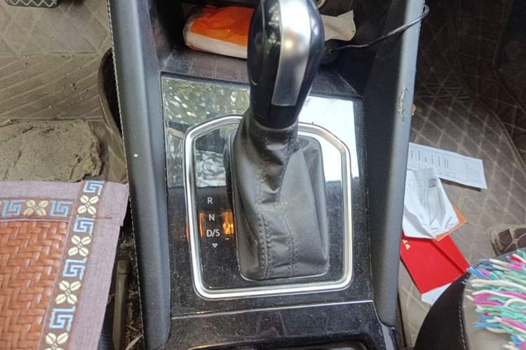 Used Jetta VS5 2023 280TSI Automatic Trend Edition Gear Lever