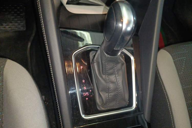 Used Jetta VS5 2023 280TSI Automatic Trend Edition Gear Lever