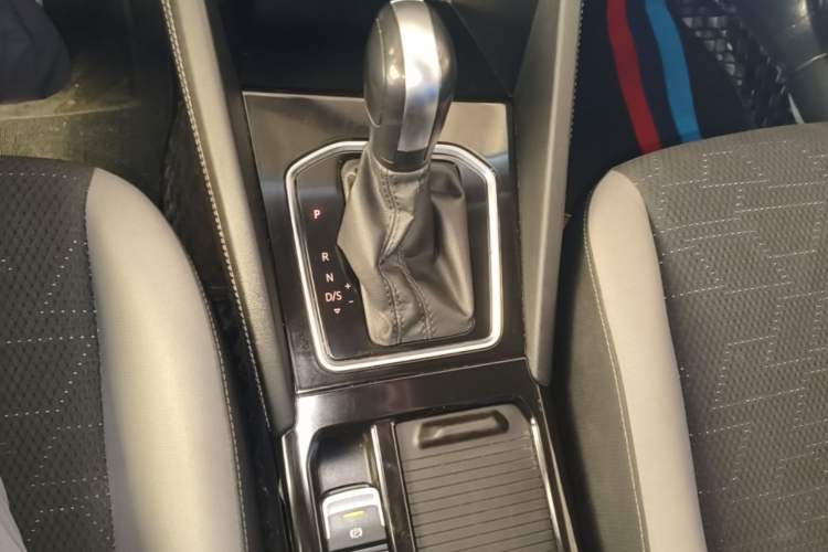 Used Jetta VS5 2023 280TSI Automatic Trend Edition Gear Lever