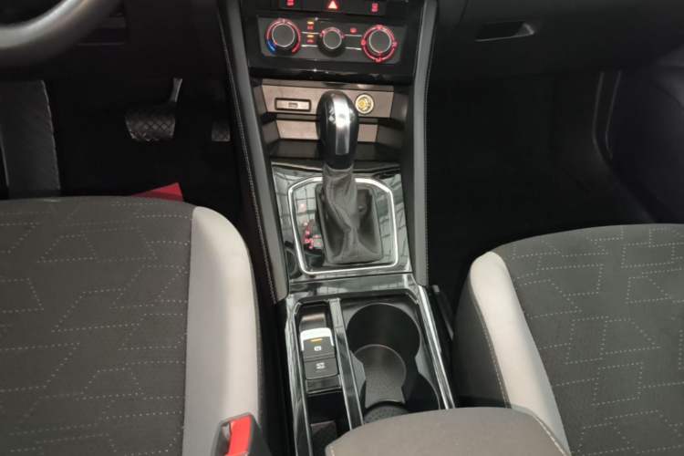 Used Jetta VS5 2023 280TSI Automatic Trend Edition Gear Lever