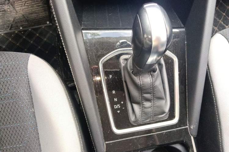 Used Jetta VS5 2023 280TSI Automatic Trend Edition Gear Lever