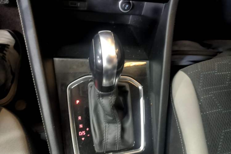 Used Jetta VS5 2023 280TSI Automatic Trend Edition Gear Lever