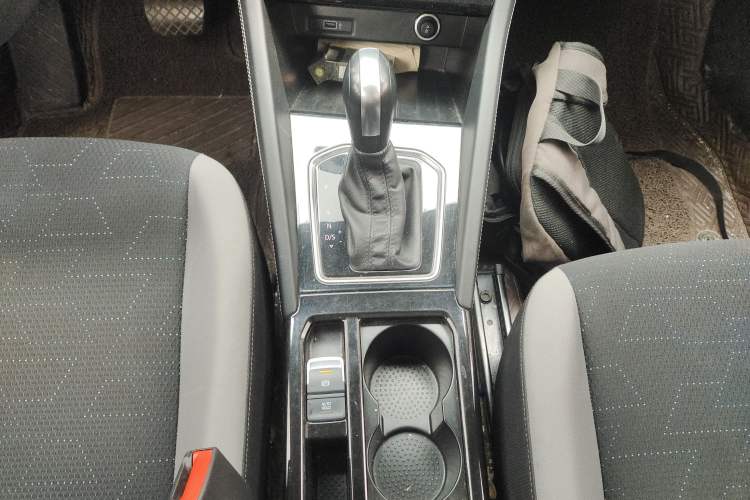Used Jetta VS5 2023 280TSI Automatic Trend Edition Gear Lever