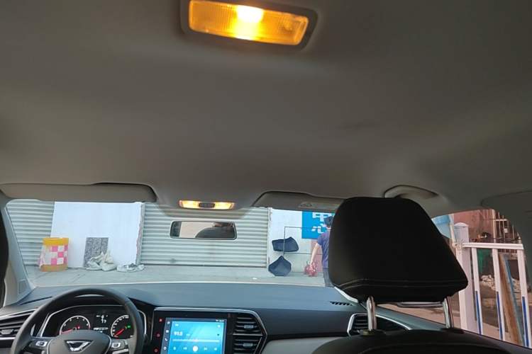 Used Jetta VS5 2023 280TSI Automatic Trend Edition Headliner