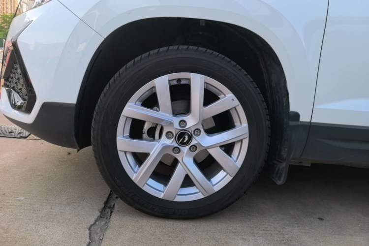 Used Jetta VS5 2023 280TSI Manual Entry-Level Model Left Front Wheel Hub