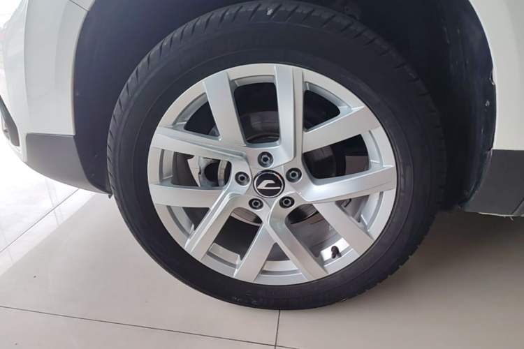 Used Jetta VS5 2023 280TSI Manual Enjoyment Version Left Front Wheel Hub