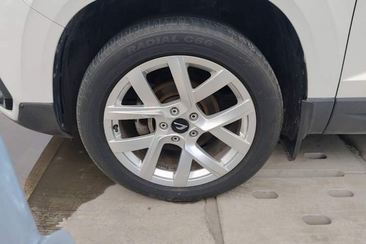 Used Jetta VS5 2023 280TSI Automatic Trend Edition Left Front Wheel Hub