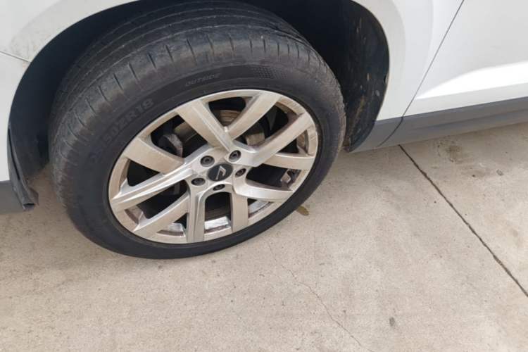 Used Jetta VS5 2023 280TSI Automatic Trend Edition Left Front Wheel Hub