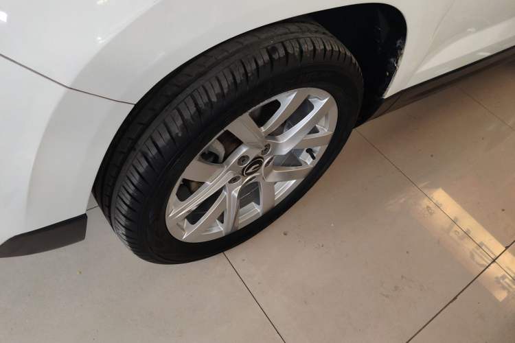 Used Jetta VS5 2023 280TSI Automatic Trend Edition Left Front Wheel Hub