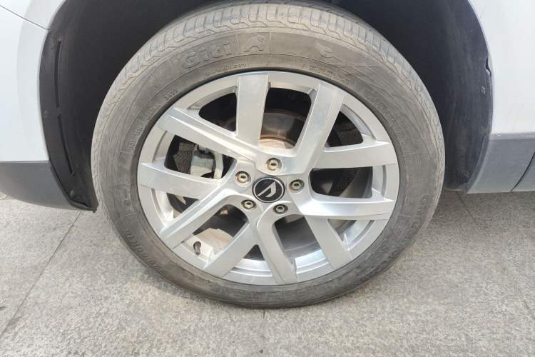 Used Jetta VS5 2023 280TSI Automatic Trend Edition Left Front Wheel Hub