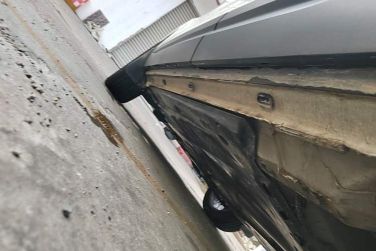 Used Jetta VS5 2023 280TSI Automatic Trend Edition Left Side Sill
